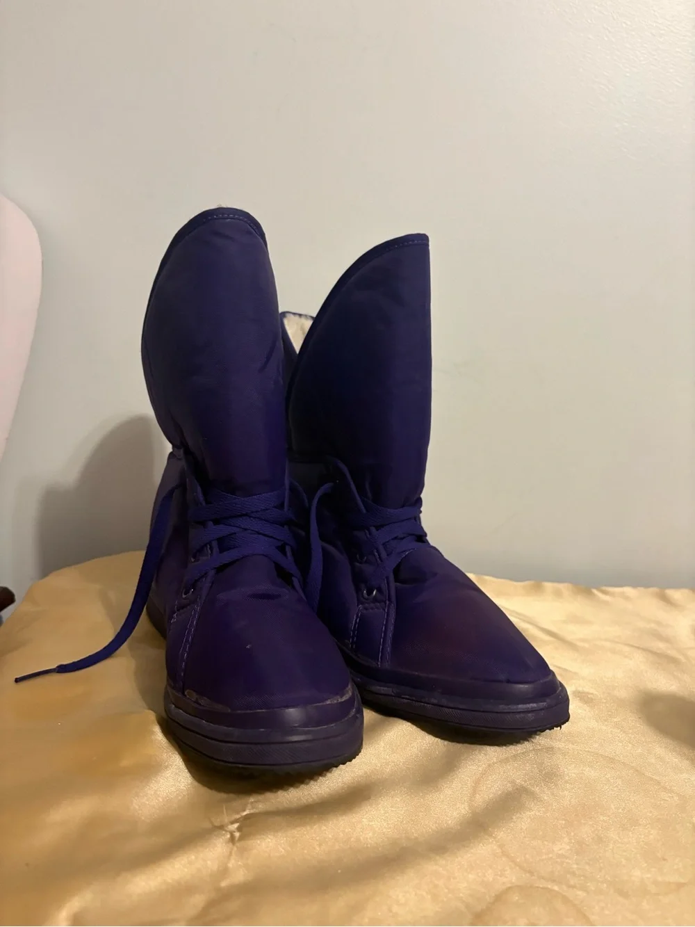 Khombu Purple Lace-Up Insulated Boots size 8